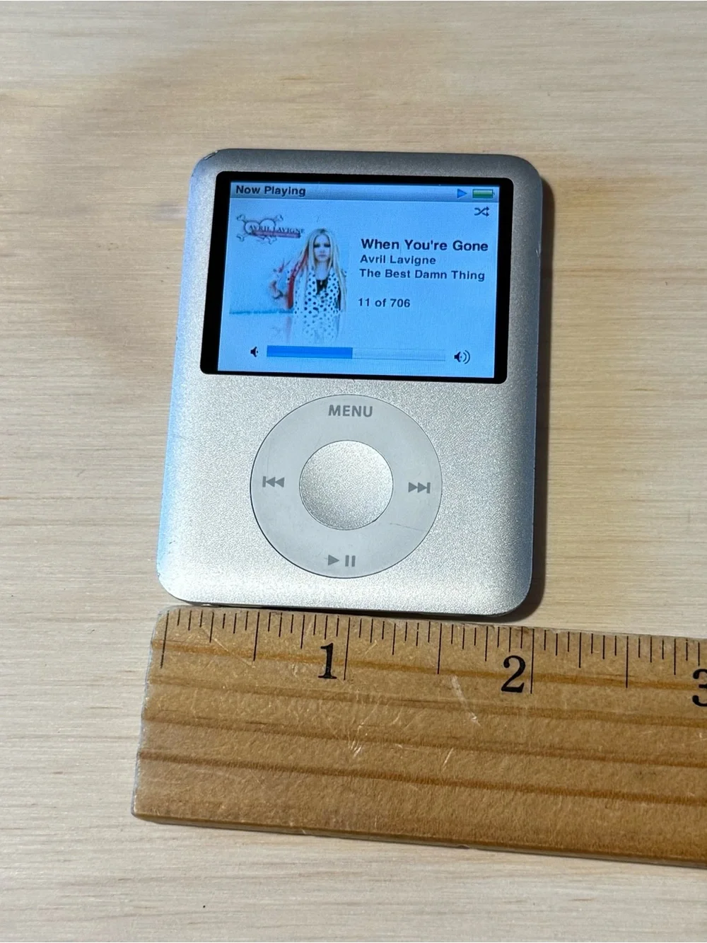 Apple iPod Nano A1236 4GB Silver Tested Good w/Charger-706Songs Read Description